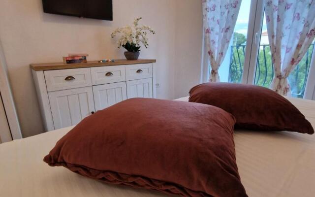 Sandra - quiet & close to the beach - SA1(2)