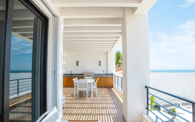 Oceanfront 3bd Penthouse Residence