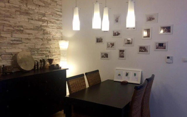 Modern apt, nice view and a walk to city centre