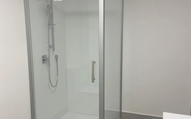 Nice And Tidy 3 Bedrooms Apartment, Free Parking