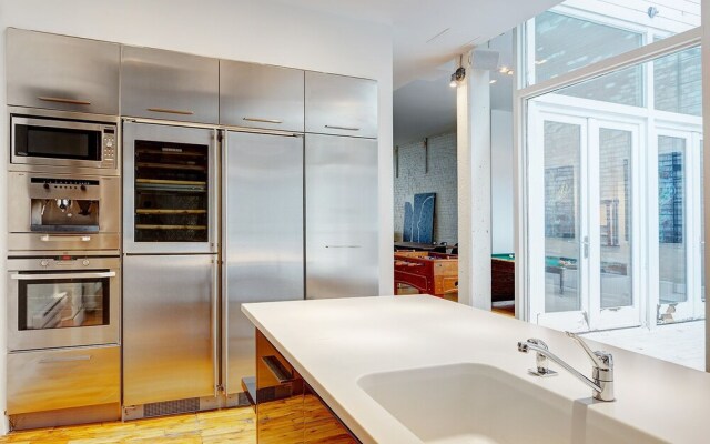 Bachelor Pad by Hometrotting