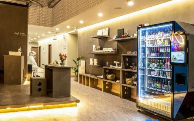 Jigsaw Hotel (Jiangnan West Fenghuang New Village Subway Station Branch)