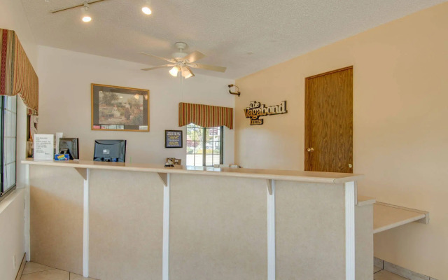 Bridgeway Inn & Suites