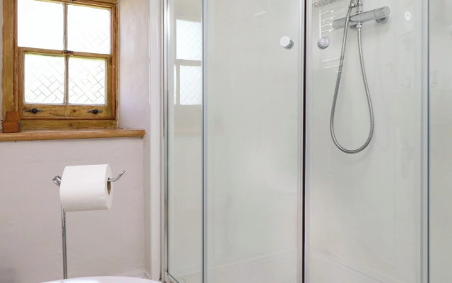 Bwthyn Gwyn Ty'n Y Pant