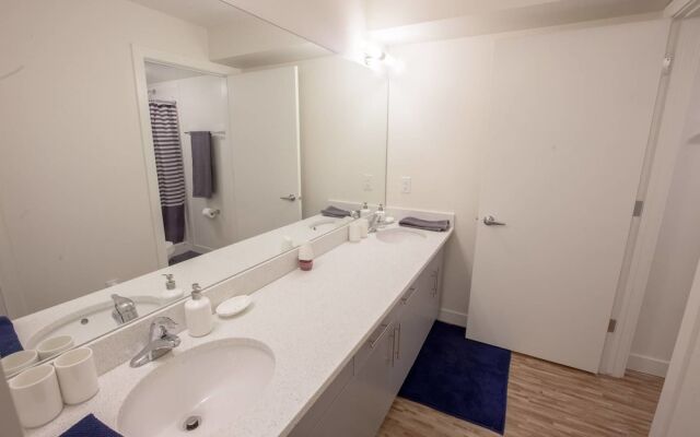 Stay With Ease Hospitality! 3 Bed 2 Bath