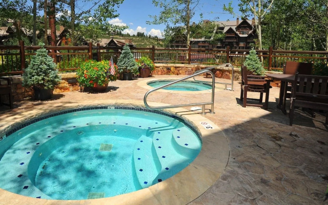 Lavish 3br 3.5ba Bachelor Gulch  Steps To Lifts 3 Bedroom Condo by RedAwning