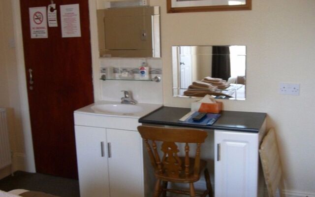 Spindrift Guest House - Adults Only