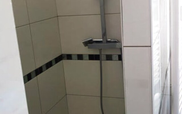 Beautiful 2-room Apartment-downtown/cours Julien