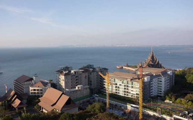 R-Con Wong Amat Suite