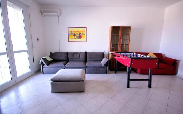 ELENA ATTICO con TERRAZZA, SOLARIUM VISTA MARE e piscina condominiale