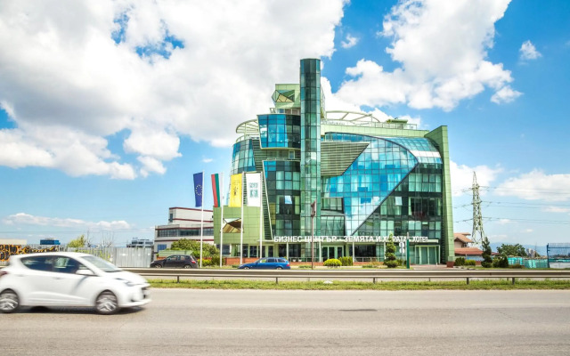 Earth and People Hotel & Spa