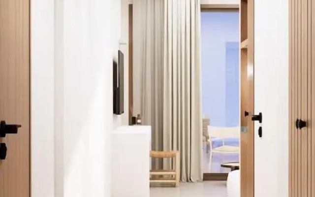 Tinos Beach Hotel & Suites