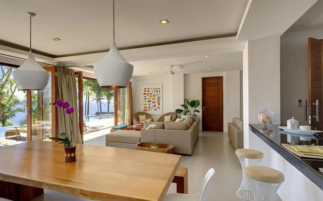 Malimbu Cliff Villa