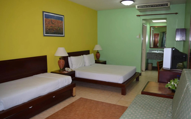 Bukit Merah Laketown Resort