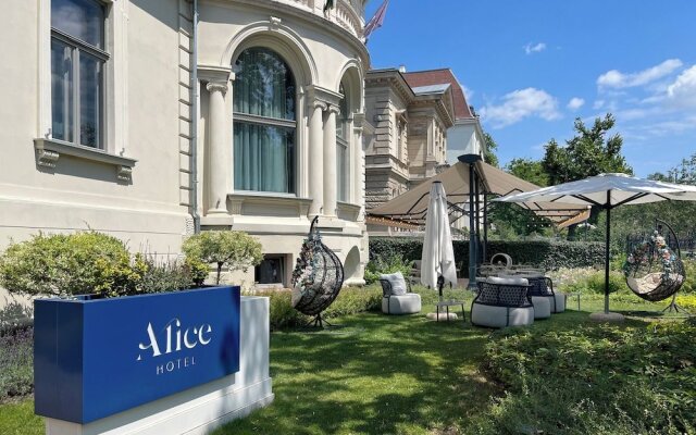Alice Hotel