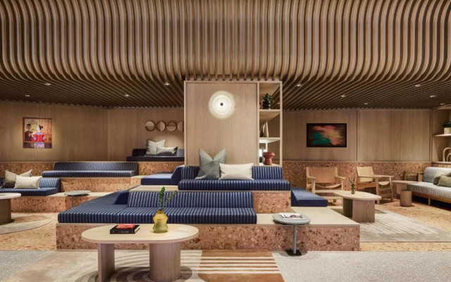 Ying'nFlo, Wesley Admiralty, Hong Kong