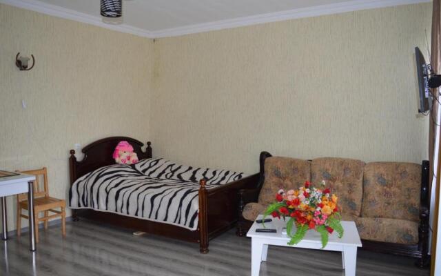 L&V House With Balcony