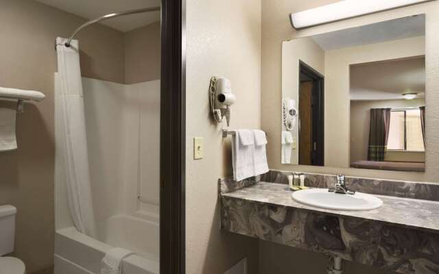 Super 8 by Wyndham Childress