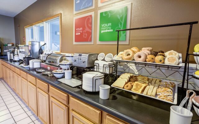 Comfort Inn Muscatine near Hwy 61