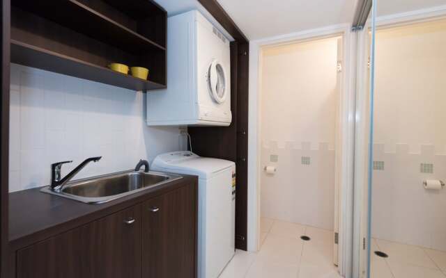 Stylish Beach Side Apartment - Unit 5 - 33 Lorikeet Drive