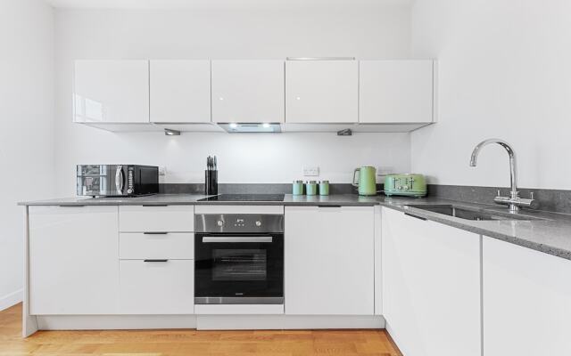 Stunning 1 Bed Apartment Near Heathrow London