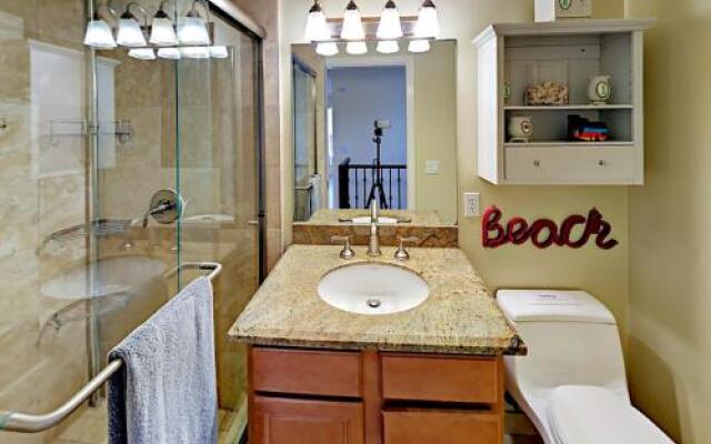 Mission Beach Townhouse by RedAwning