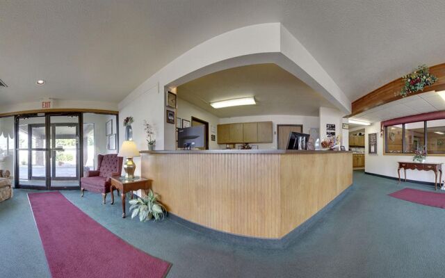 Super 8 Motel - Shawano