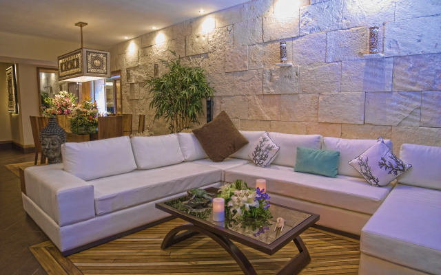 Aldea Thai by oceanfront