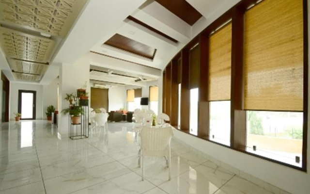 Crimson Park Shripriya Hotel