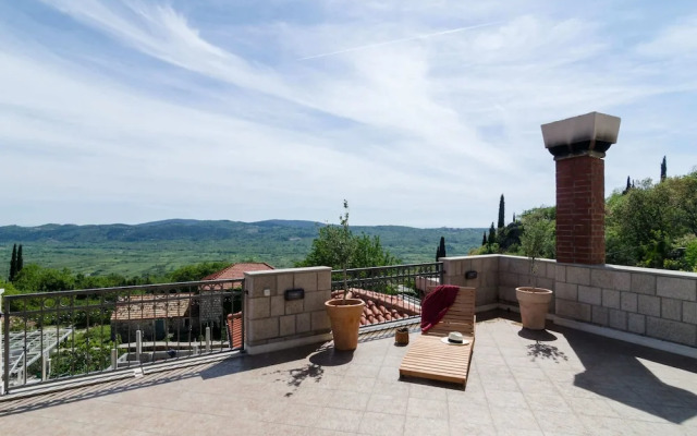 Authentic Villa With Private Pool,hot Tub,covered Terraces,panoramic View, Wi-fi