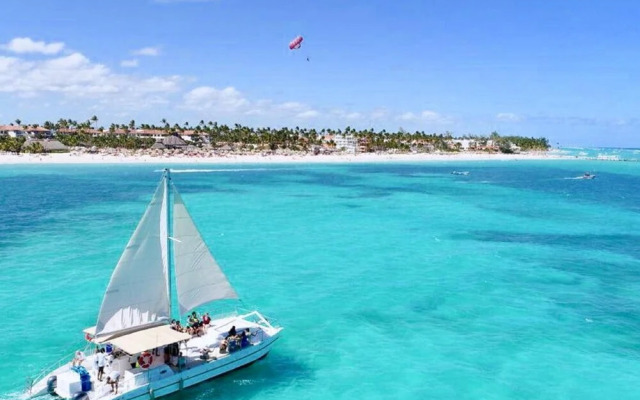 Gorgeous Playa Turquesa Pool Views Beach Apartment