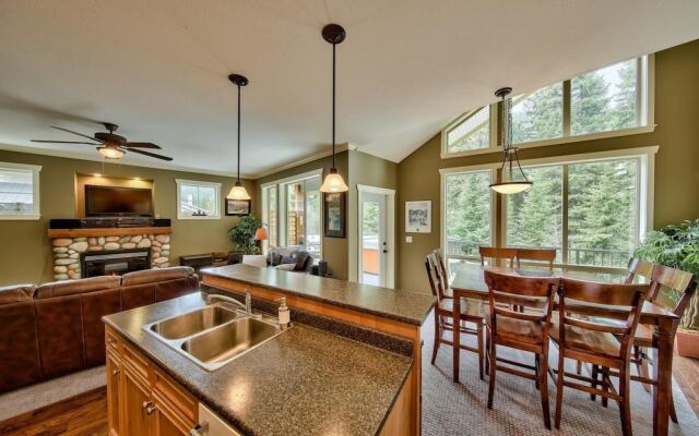 Pineview Lodge by Bear Country