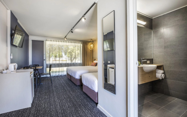 Nightcap at Gateway Hotel