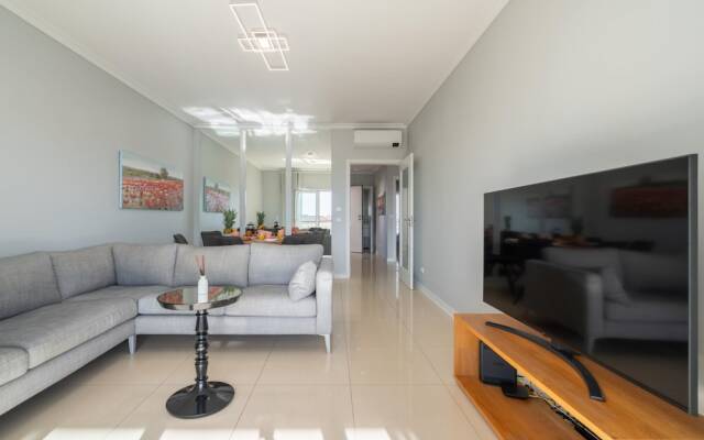 Bright and Modern 2 Bed Apartment Vale de Parra by Ideal Homes