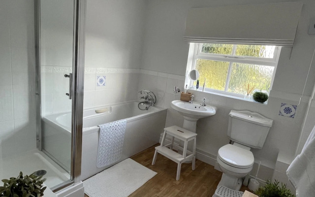 5 Bedroom, 4 Bathroom, Gym, Playroom, Country Home