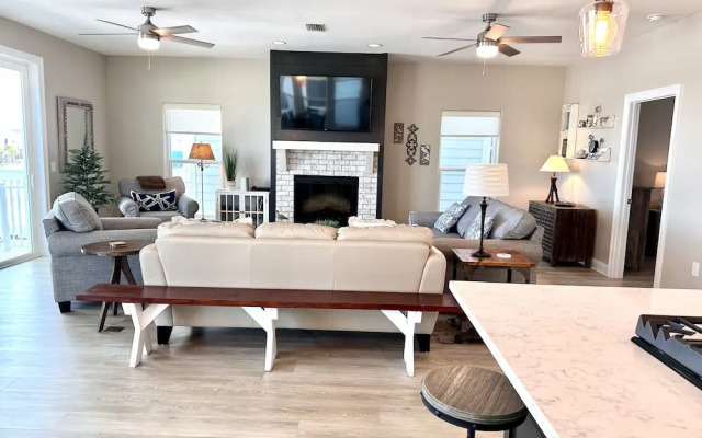 Salty Dog 5 Bedroom Home by RedAwning