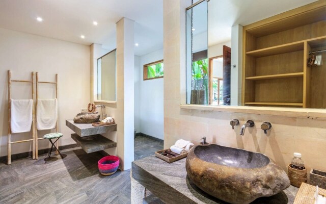 Luxury 5 Bedroom Villa With Private Pool, Bali Villa 2055