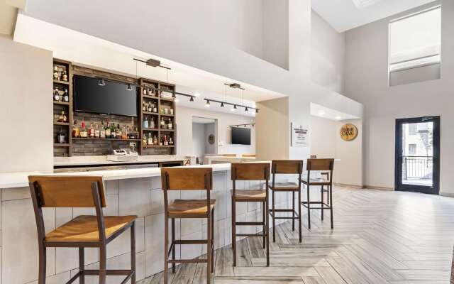 Best Western Plus Bourbonnais Hotel & Suites