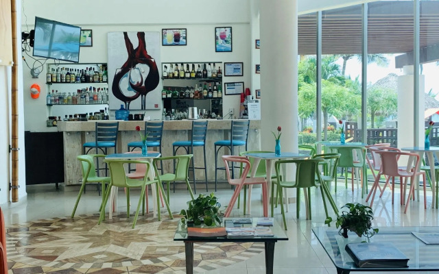Hotel Playa Caracol