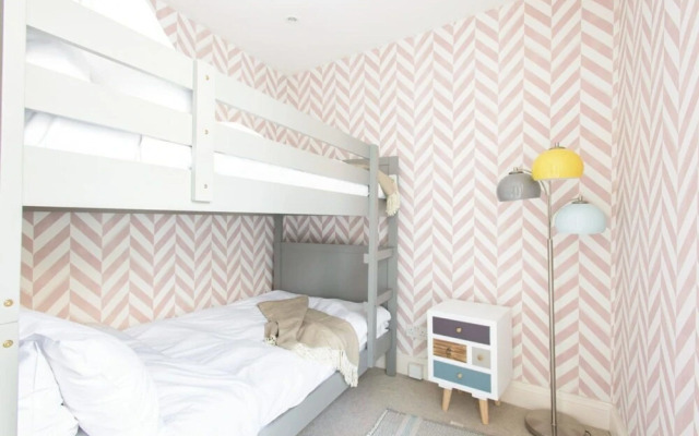 The Harrods Mews Modern 4Bdr Mews Home With Terrace