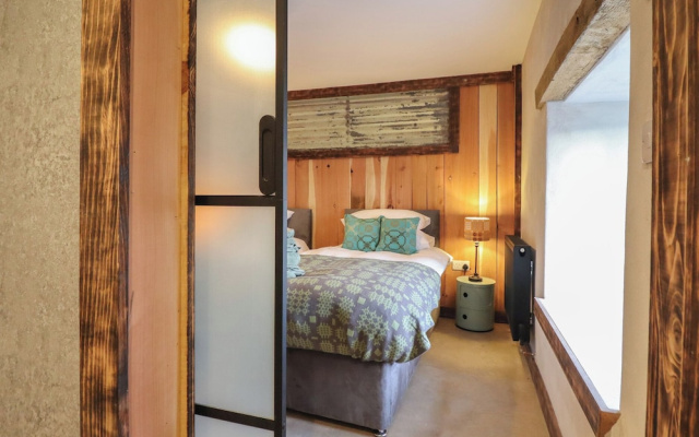 Godre'r Gyrn, Plas Moelfre Hall Barns