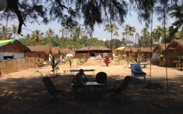 Basho Huts and Cafe