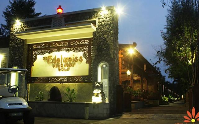 Chrome Hotel & Resort Solo