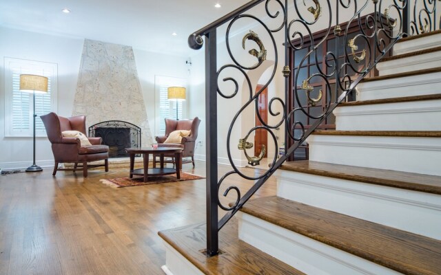 Crystal Court Estate - Four Bedroom Home