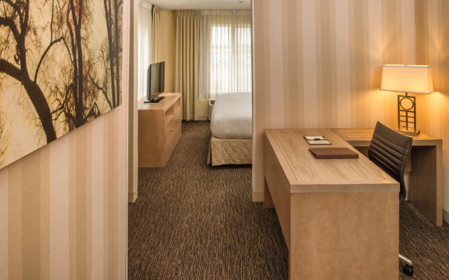 DoubleTree by Hilton Portland - Beaverton
