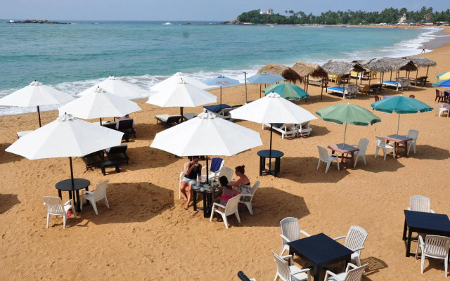 SURF UNA Beach Hotel