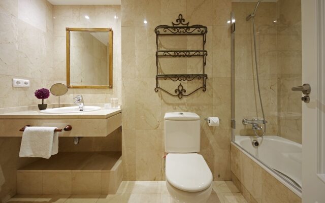 Playa de La Concha 5 Apartment by FeelFree Rentals