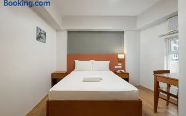iHotel Uptown BGC