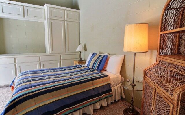 Groff's Getaway 646 by RedAwning