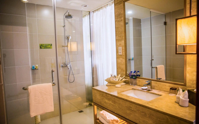 Titan Paradise Xiamen Hotel